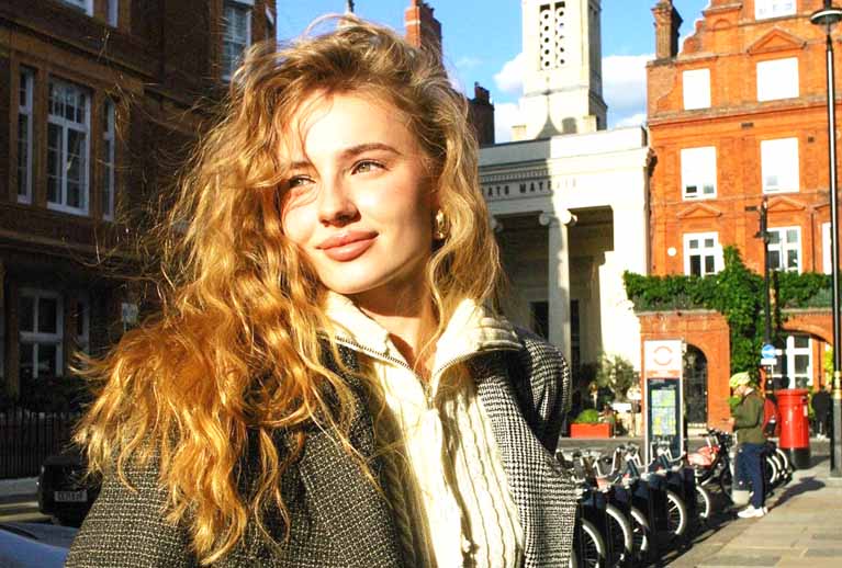 How old is Elizabeth Vasilenko