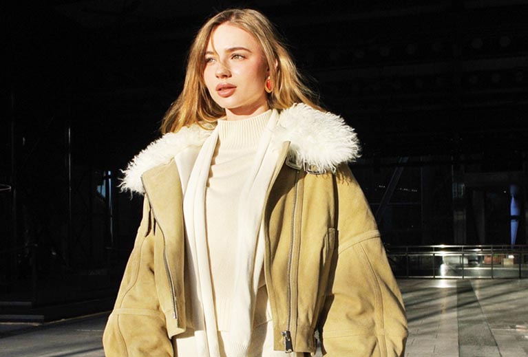 How tall is Elizabeth Vasilenko?