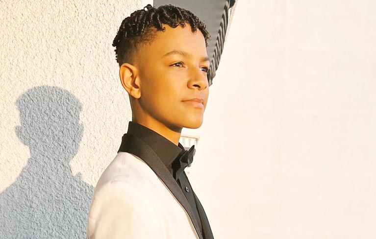 How tall is Theo Somolu?